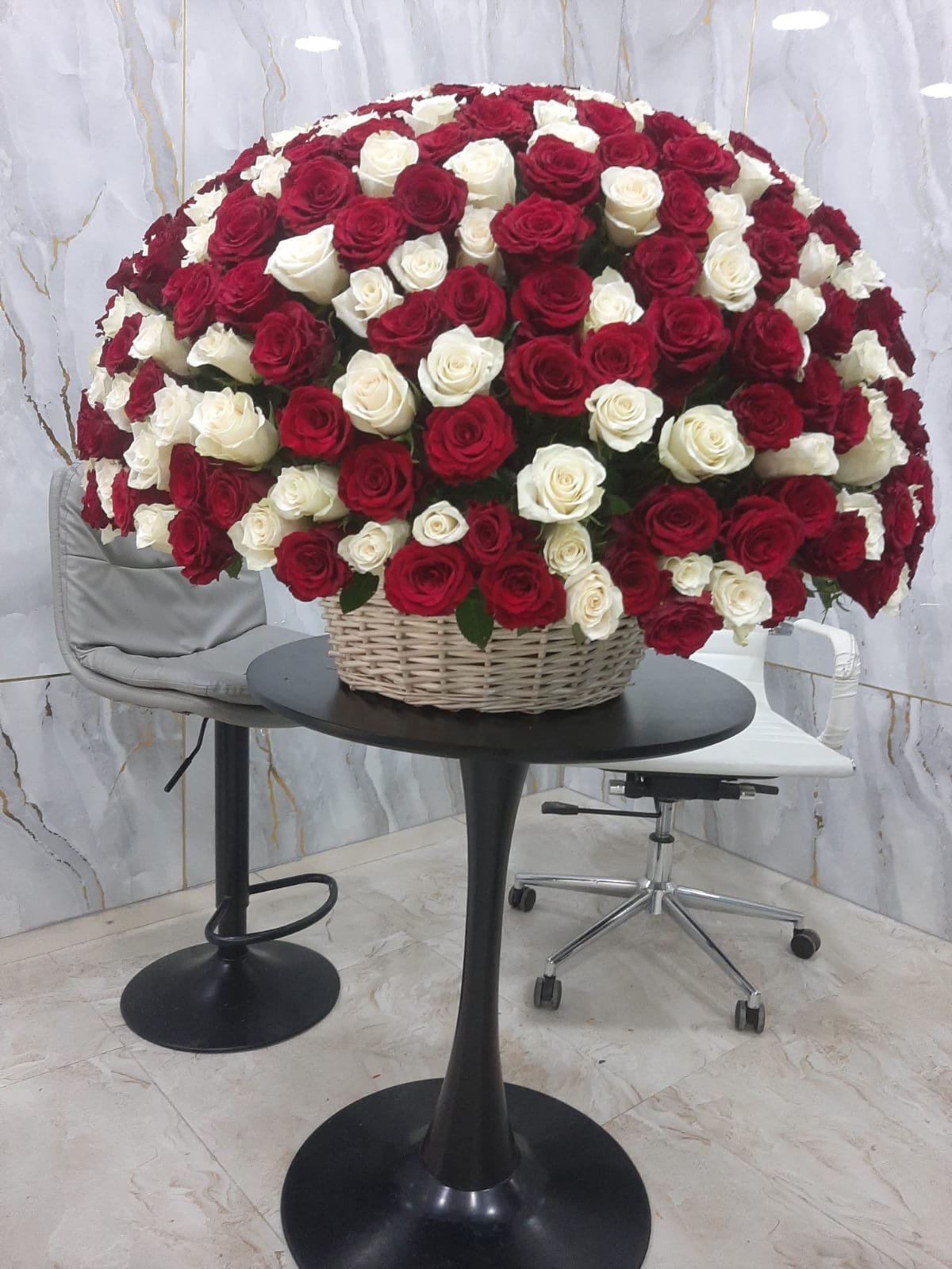 royal 4 Grand Royal Red & White Rose Basket